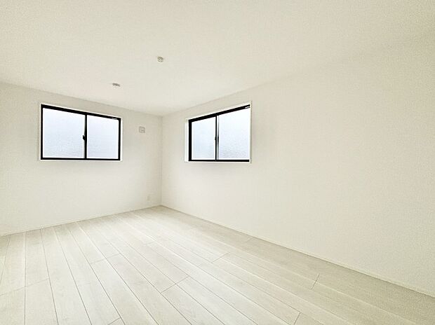 2面採光なので、明るく風通しも良く心地良い生活が送れます。 