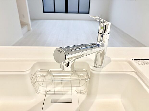 いつでも清潔なおいしいお水を。一つの水栓で水道水と浄水を使い分け。