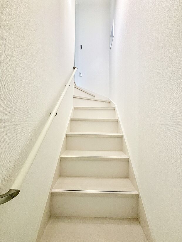 安全性を考慮し階段には手すりを設置しています　