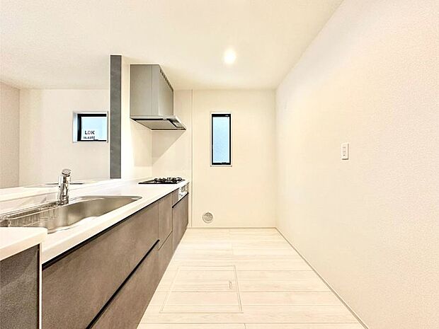 ゆとりあるキッチンではご家族と楽しくお料理ができます。