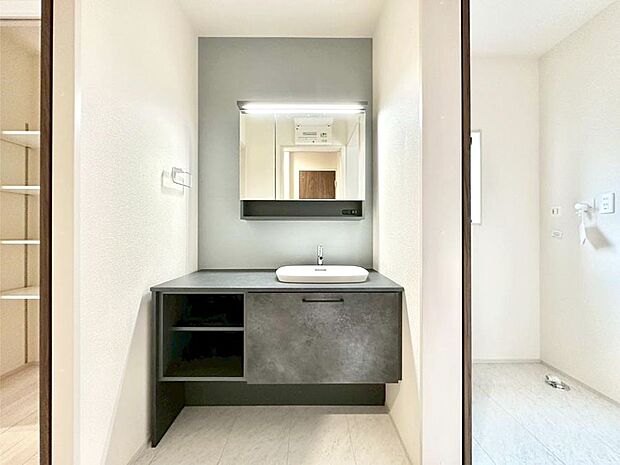 収納力と機能性に優れた洗面化粧台