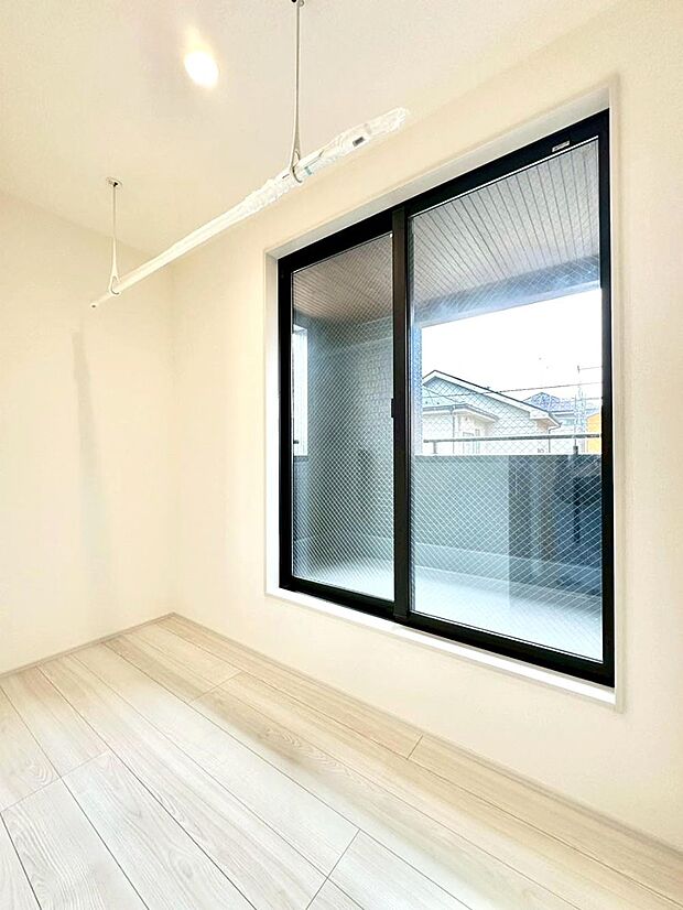 2階の納戸。収納だけではなく、テレワークルームやアトリエとしてもご利用いただけます。