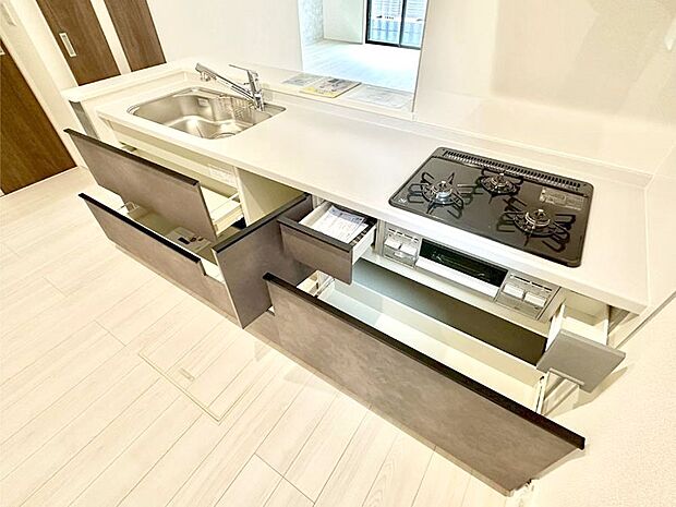 使いやすさを優先したスライド式収納タイプ!