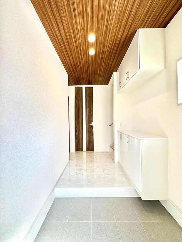 家族の帰宅やお客様をあたたかく迎える玄関