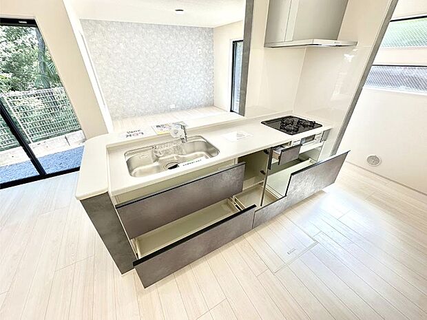 使いやすさを優先したスライド式収納タイプ!