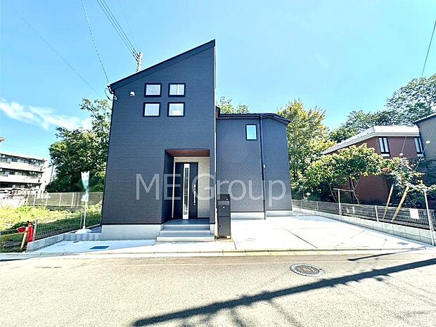 洗練された外観、上質な住空間が広がる室内は永く安心して過ごせる住居です。