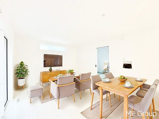 家族の和やかな会話が聞こえてきそうなリビングです。　※家具はCGです  