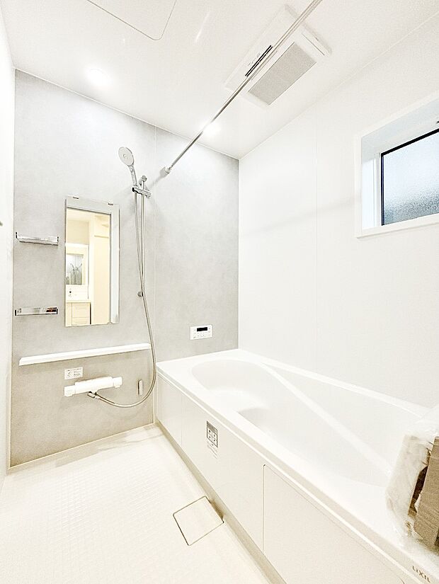 浴室乾燥機付きのバスルームでいつでも快適なバスタイムが楽しめます!