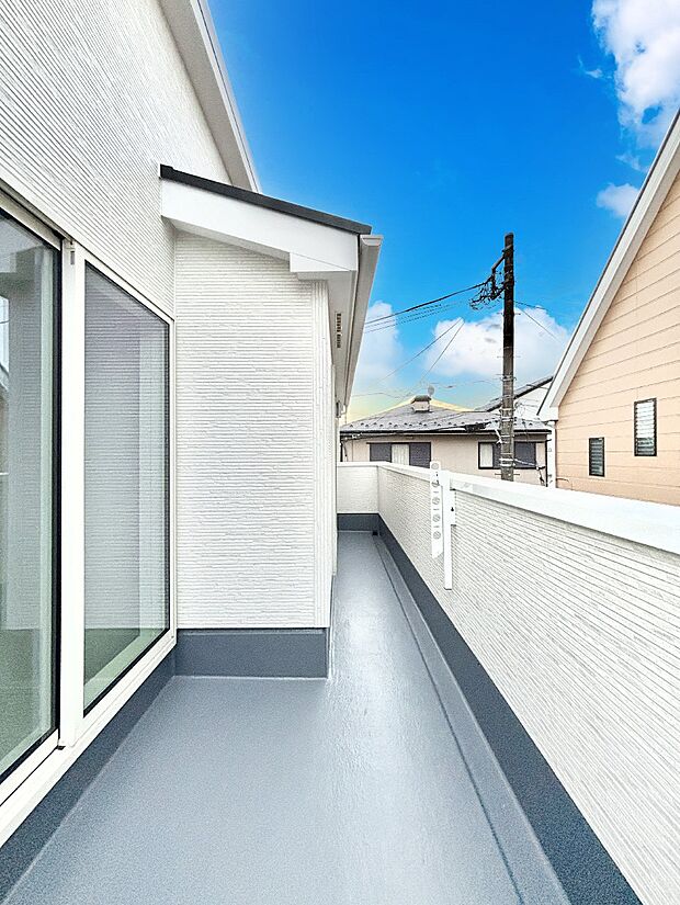 開放感あるルーフバルコニーで毎日のお洗濯もラクラク快適に!