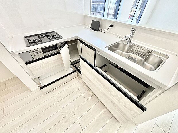 使いやすさを優先したスライド式収納タイプ!