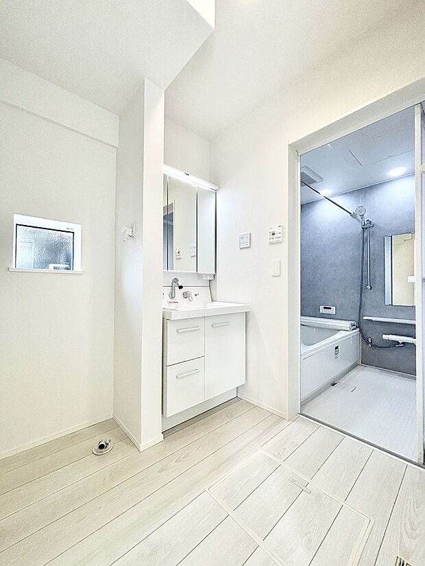 清潔感のある快適空間です。毎日の身支度も気持ち良くお使い頂けます。