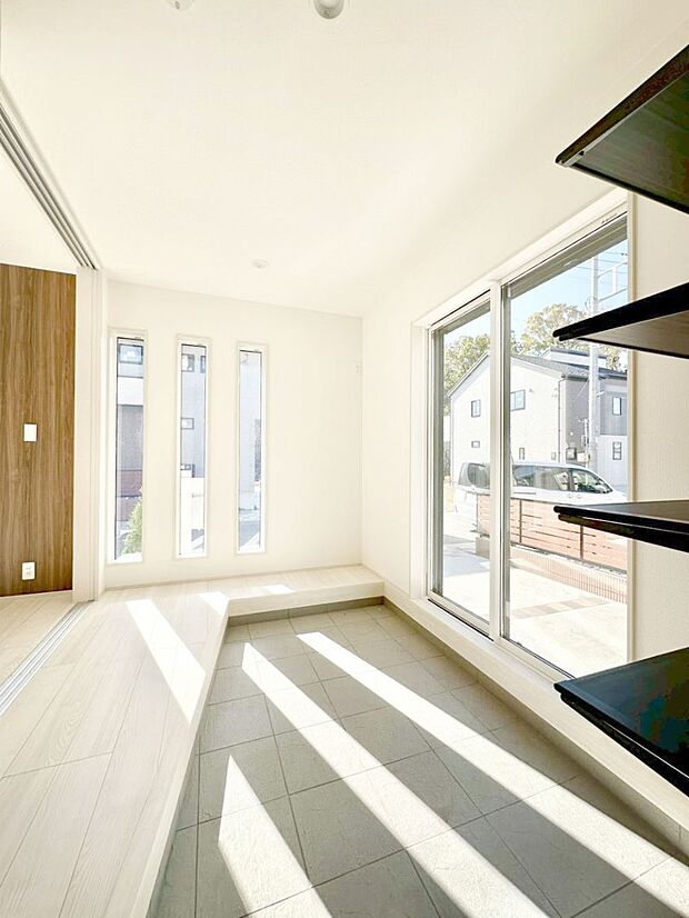 広々明るいマルチエントランス