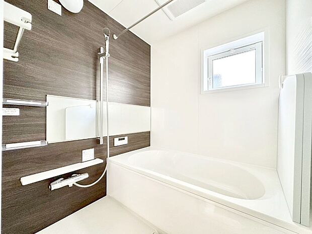 落ち着いた雰囲気でゆっくりお寛ぎいただけるバスルーム