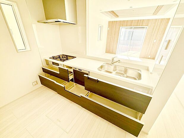 使いやすさを優先したスライド式収納タイプ!