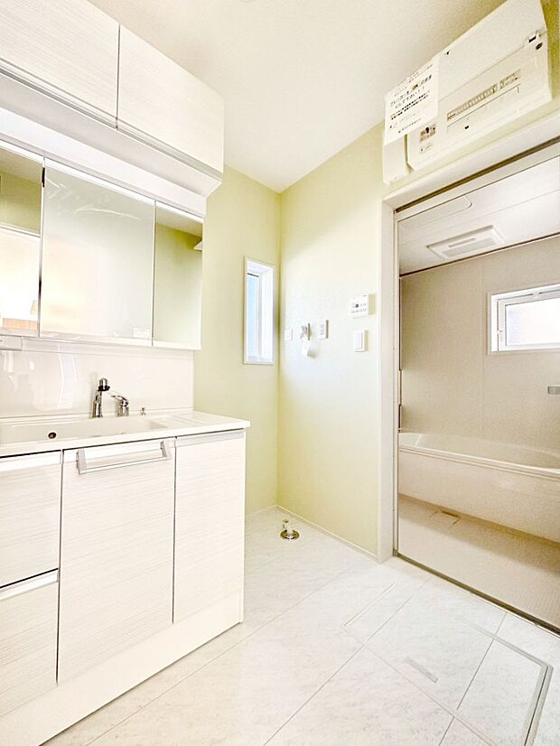 清潔感のある快適空間です。毎日の身支度も気持ち良くお使い頂けます。