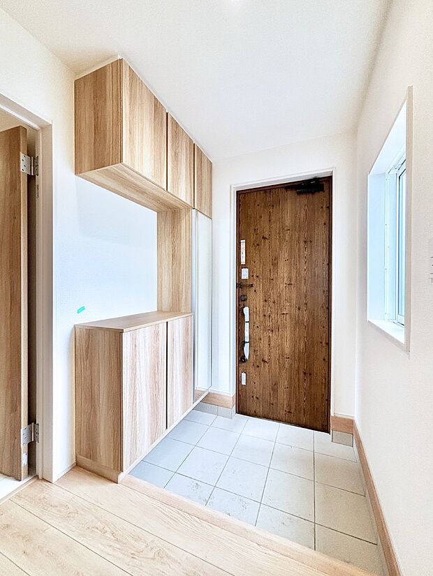 飾り棚を利用して、お越しいただくお客様をおもてなしできます。