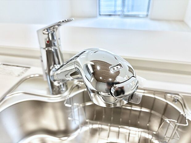 いつでも清潔なおいしいお水を。一つの水栓で水道水と浄水を使い分け。