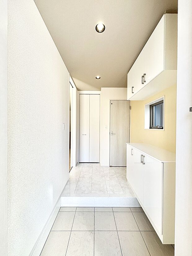 家族の帰宅やお客様をあたたかく迎える玄関  