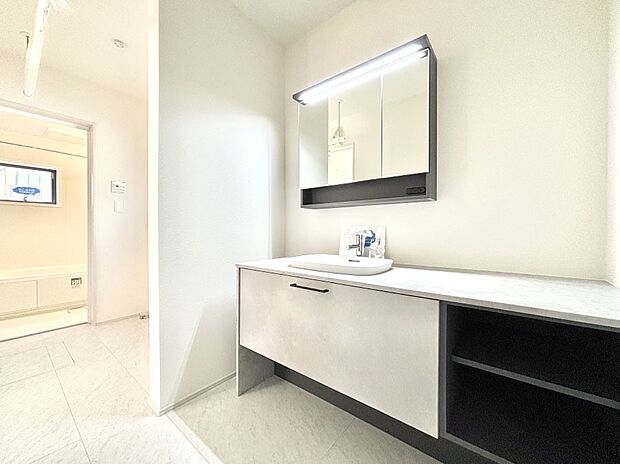 清潔感のある快適空間です。毎日の身支度も気持ち良くお使い頂けます。 