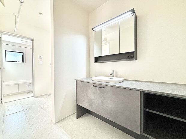 清潔感のある快適空間です。毎日の身支度も気持ち良くお使い頂けます。 