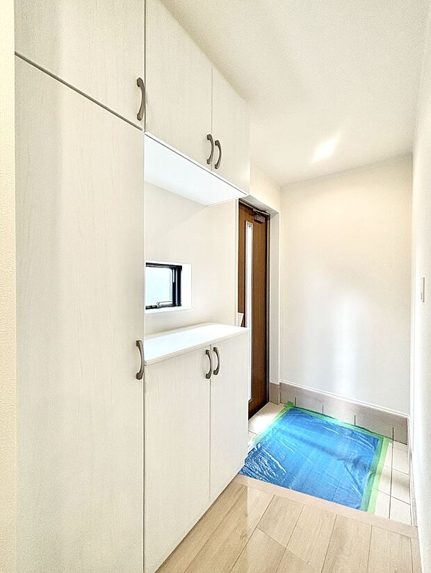 明るい玄関はお客様をお出迎えするのにぴったりです!