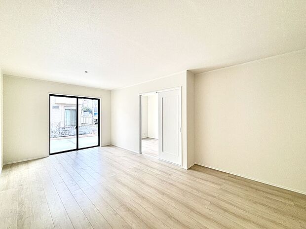 家族の笑顔が自然と生まれてくる、そんな雰囲気のダイニングに仕上がっています。