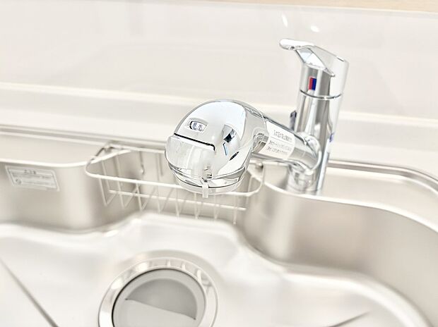 いつでも清潔なおいしいお水を。一つの水栓で水道水と浄水を使い分け。