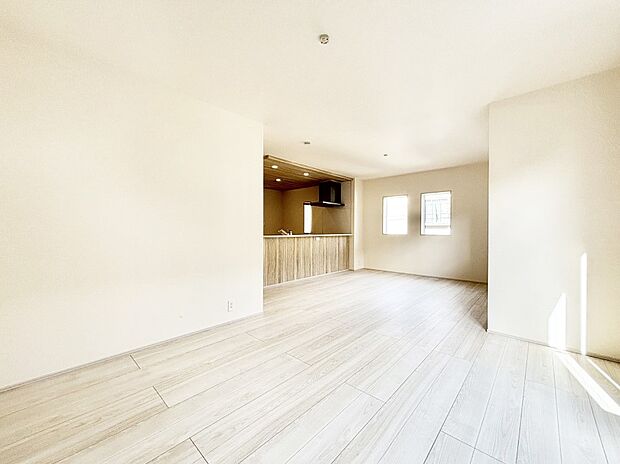 家族団らんの時間も増えそうなくつろぎのリビングダイニング。