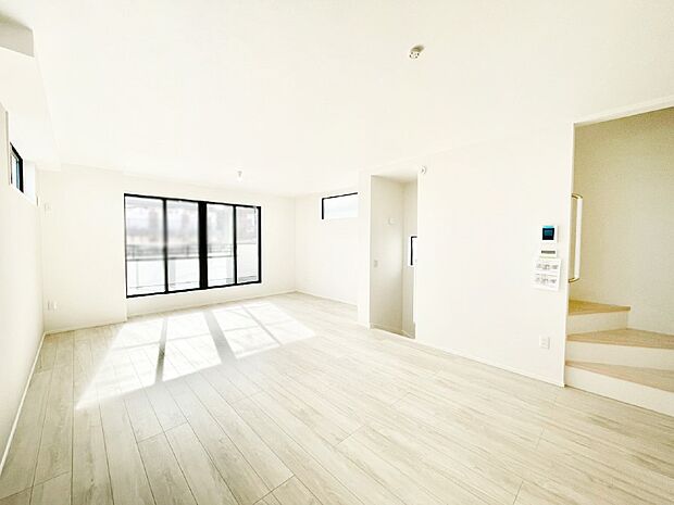 2階リビングはおひさまの光をたっぷりと取りこめ、ゆったりと過ごせます