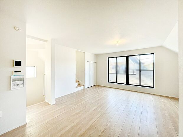 2階リビング。バルコニーに面した明るいＬＤＫは家族みんなの快適空間