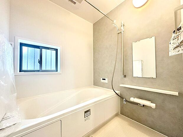 落ち着いた雰囲気でゆっくりお寛ぎいただけるバスルーム