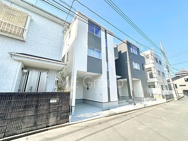 前面道路はきちんと整備されています  