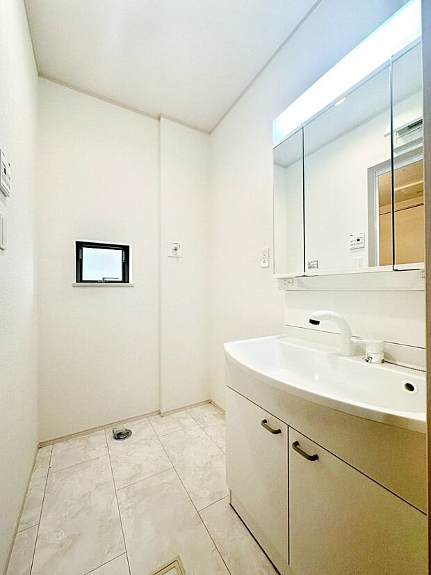 広々とゆとりのあるランドリースペース