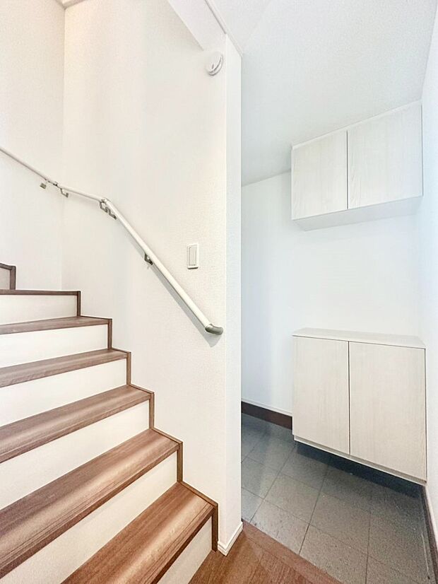 安全性を考慮し階段には手すりを設置しています