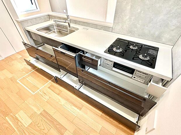 使いやすさを優先したスライド式収納タイプ！