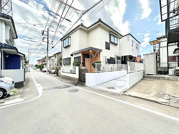 前面道路はきちんと整備されています  