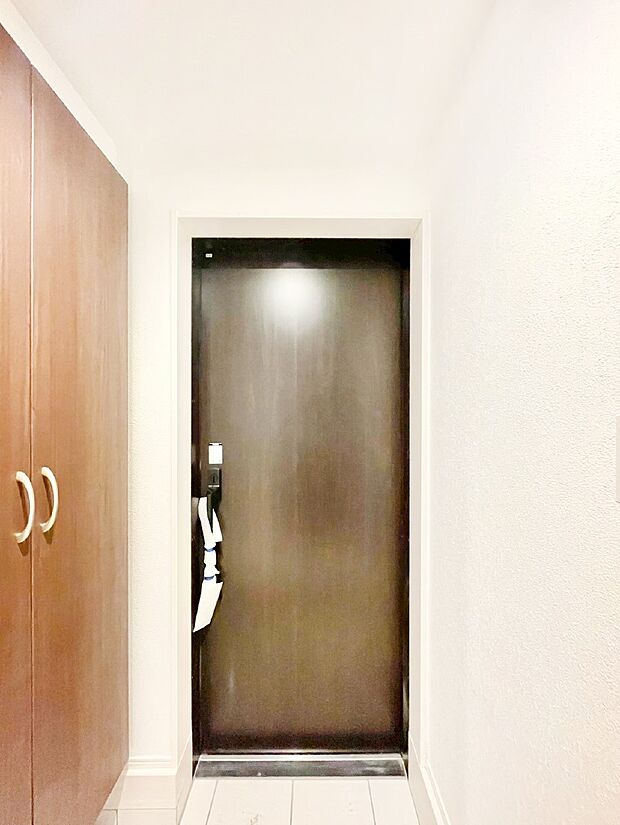 散らかりがちな玄関もスッキリの玄関収納付