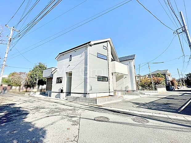 角地なので日当たりも良く、お家が堂々として見えます。