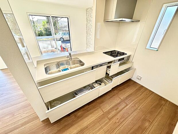 使いやすさを優先したスライド式収納タイプ！