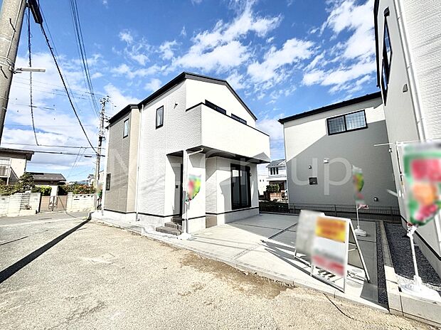 角地なので日当たりも良く、お家が堂々として見えます。