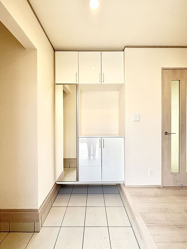 家族の帰宅やお客様をあたたかく迎える玄関