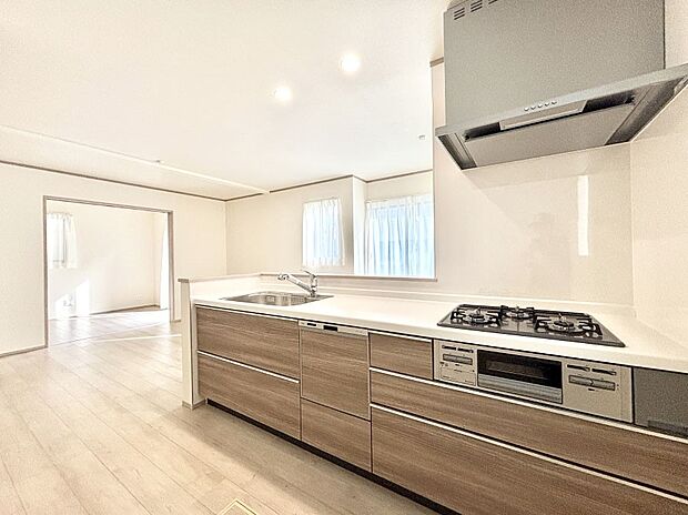 料理をしながらでもご家族との会話を楽しめる対面キッチン