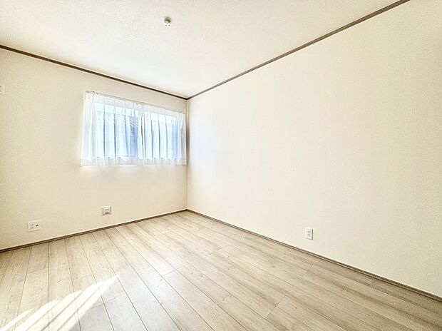 窓からのやさしい光が心地よいプライベートルーム