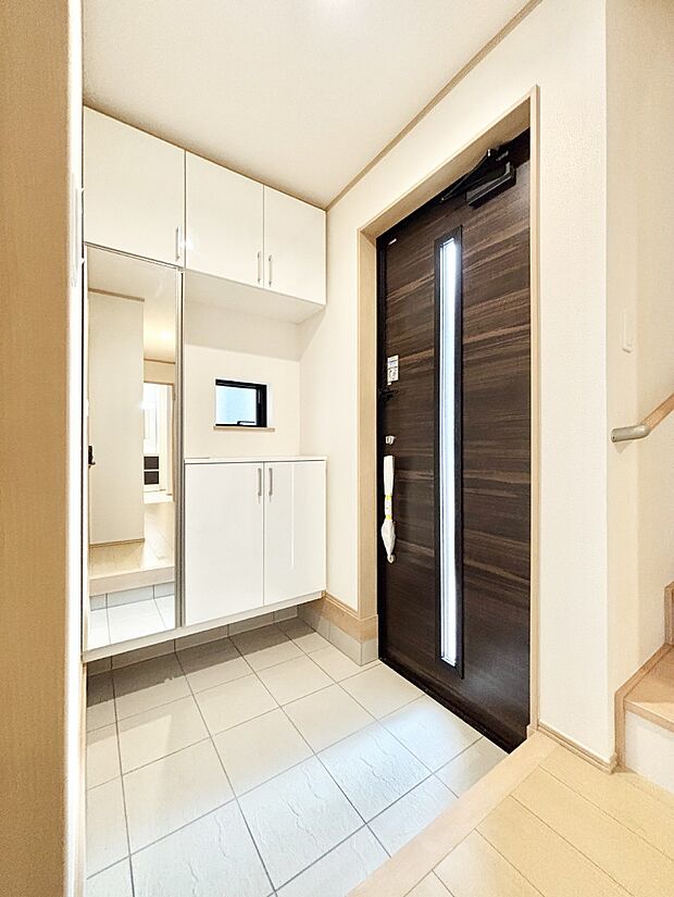 飾り棚を利用して、お越しいただくお客様をおもてなしできます。  