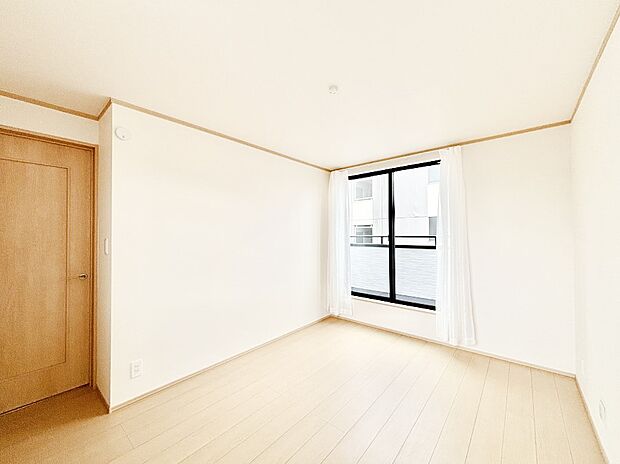 明るいバルコニーサイドに洋室を設置。目覚めの良い寝室に。