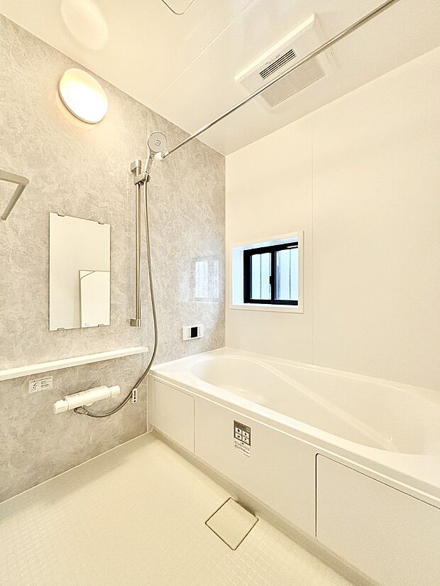 落ち着いた雰囲気でゆっくりお寛ぎいただけるバスルーム