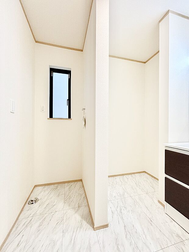 広々とゆとりのあるランドリースペース