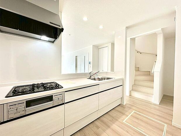 料理をしながらでもご家族との会話を楽しめる対面キッチン