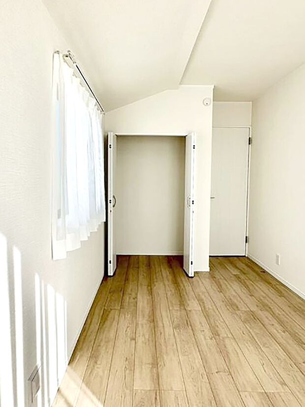 たっぷりの収納スペースで快適に暮らせそう 