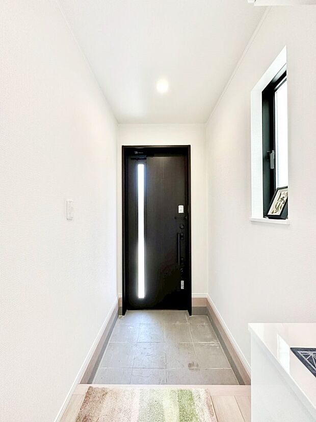 明るい玄関はお客様をお出迎えするのにぴったりです!